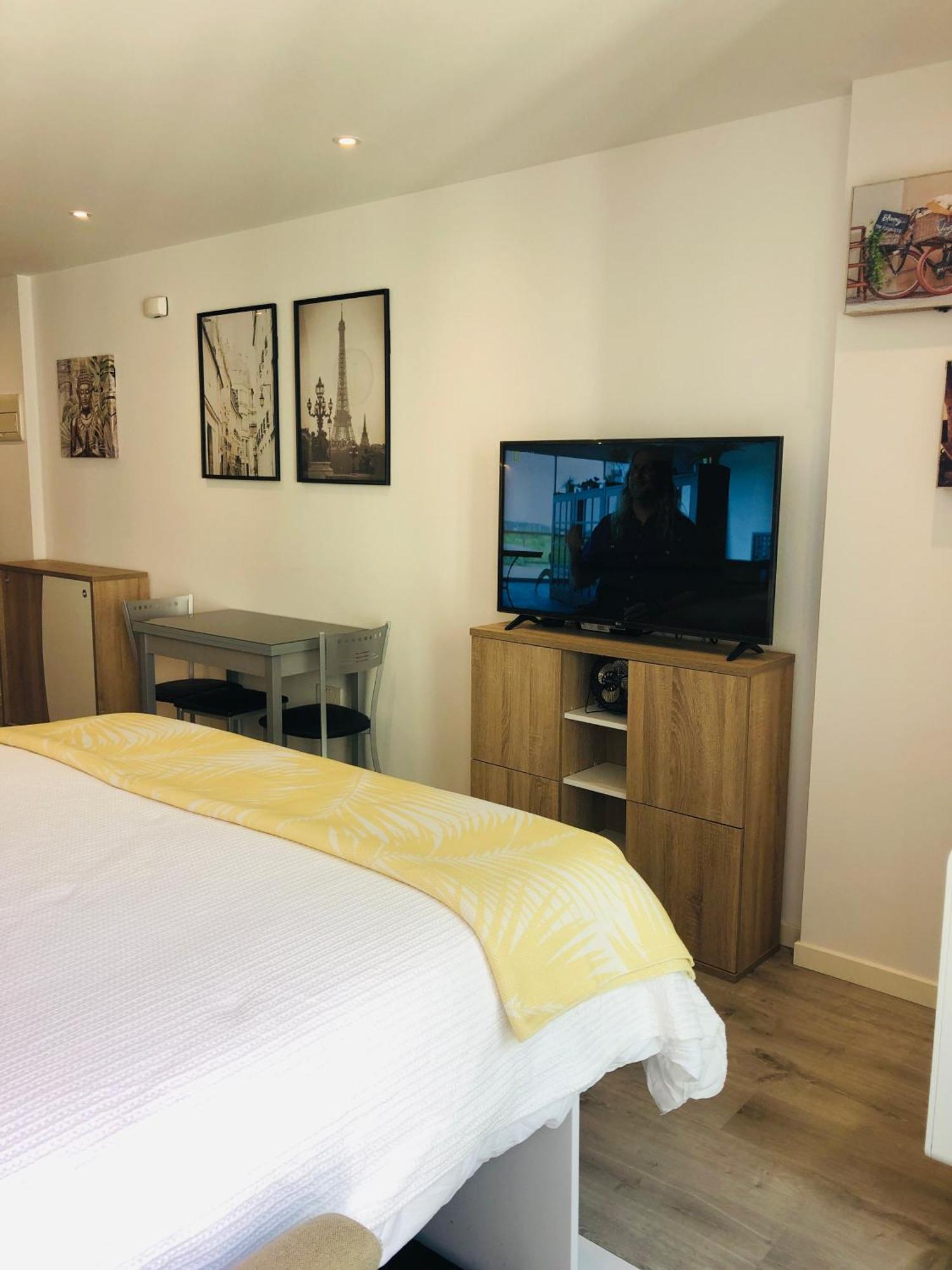 Cp High Floor Luxury Studio Sleeps 3 Gibraltar Exterior photo