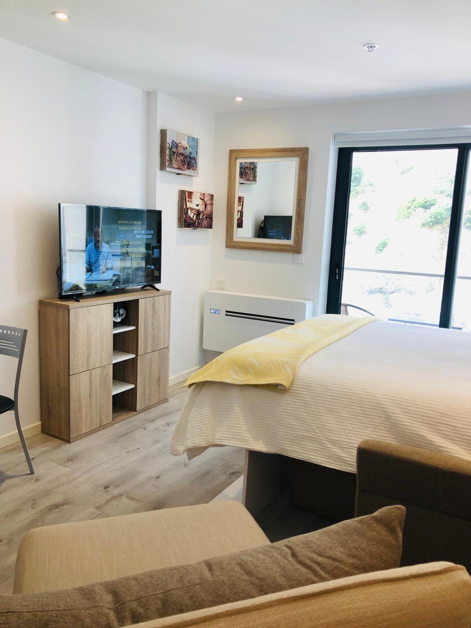 Cp High Floor Luxury Studio Sleeps 3 Gibraltar Exterior photo