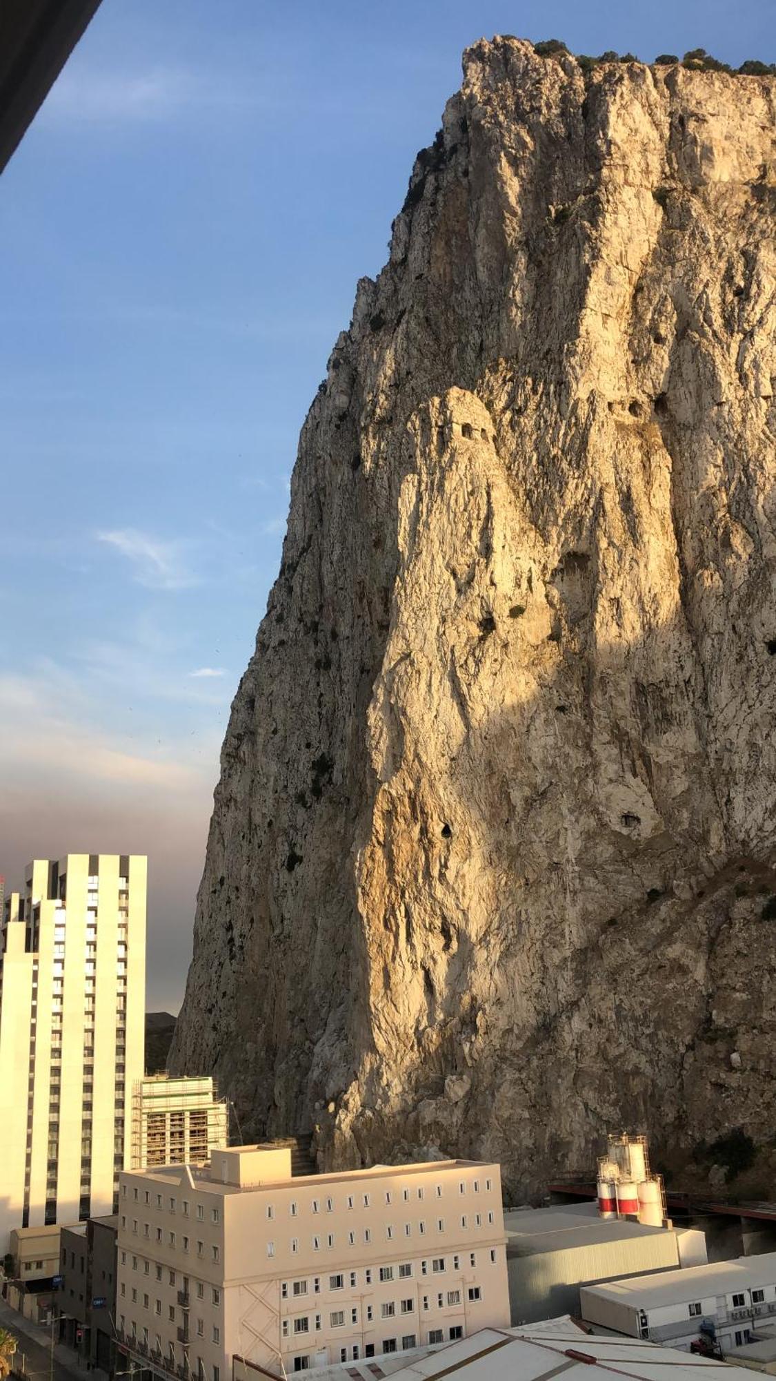 Cp High Floor Luxury Studio Sleeps 3 Gibraltar Exterior photo