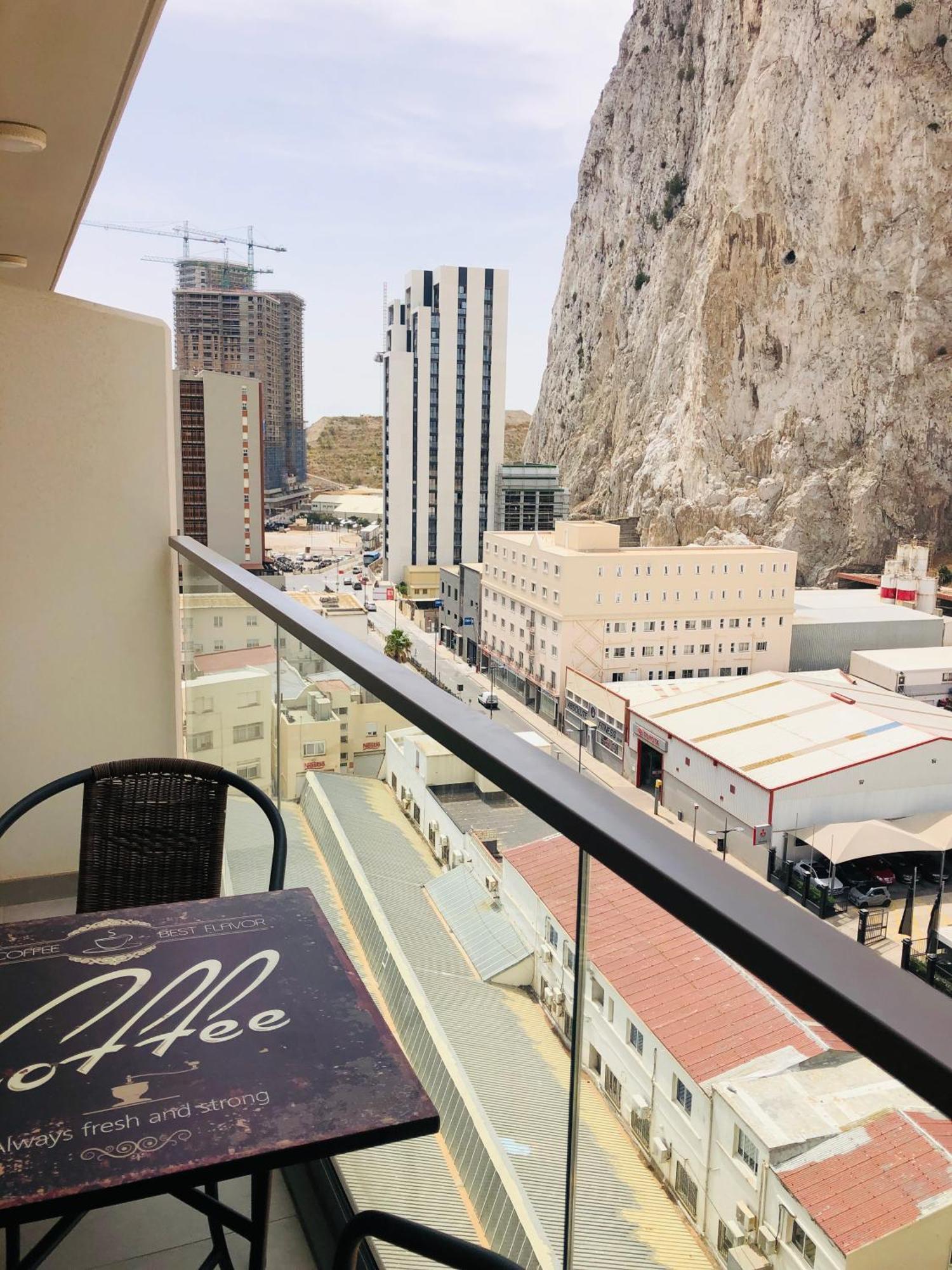 Cp High Floor Luxury Studio Sleeps 3 Gibraltar Exterior photo